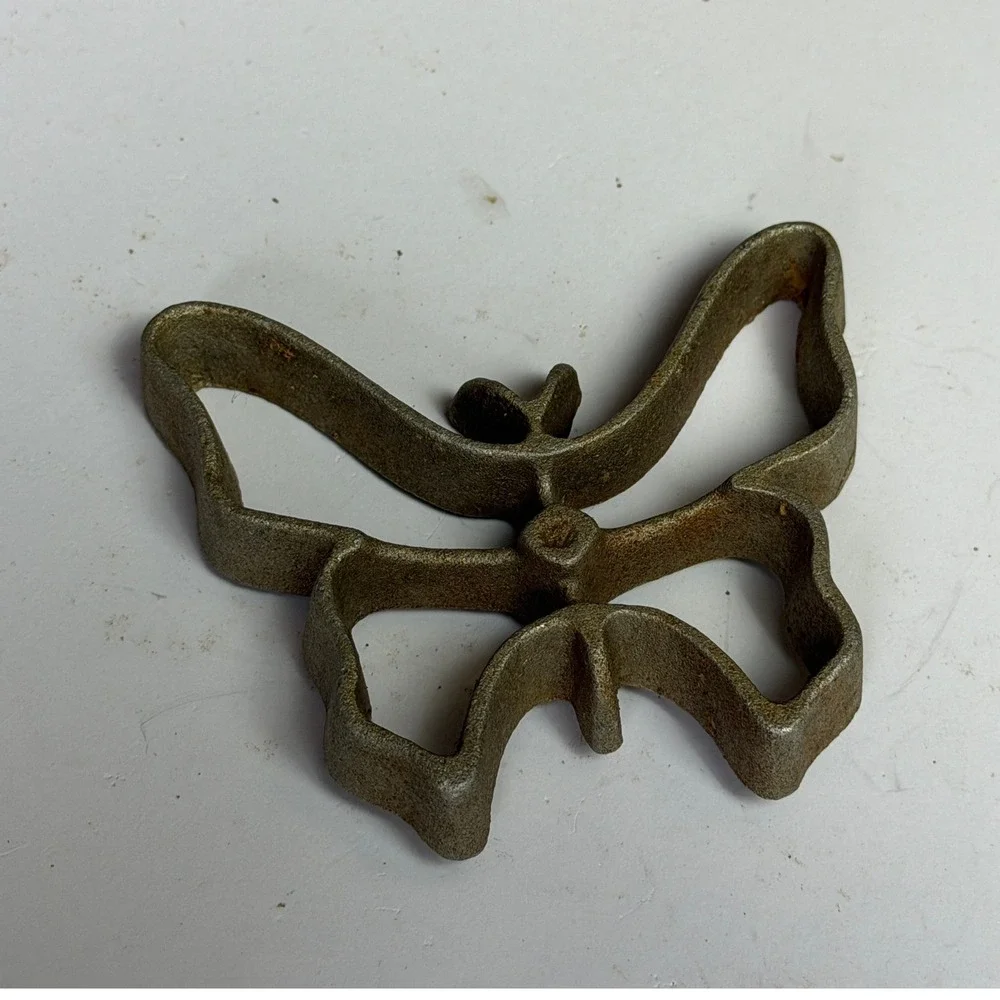 Vintage Hirco Party-Patty Rosette Iron Set-Cast Metal Molds - 15 pieces w/manual